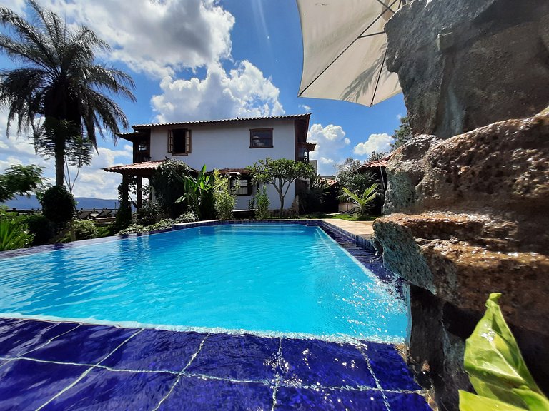 Suíte com terraço e vista pra serra