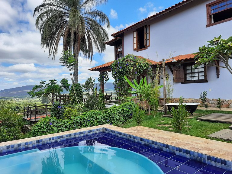 Suíte com terraço e vista pra serra
