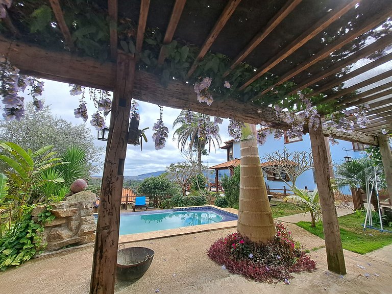 Suíte com terraço e vista pra serra