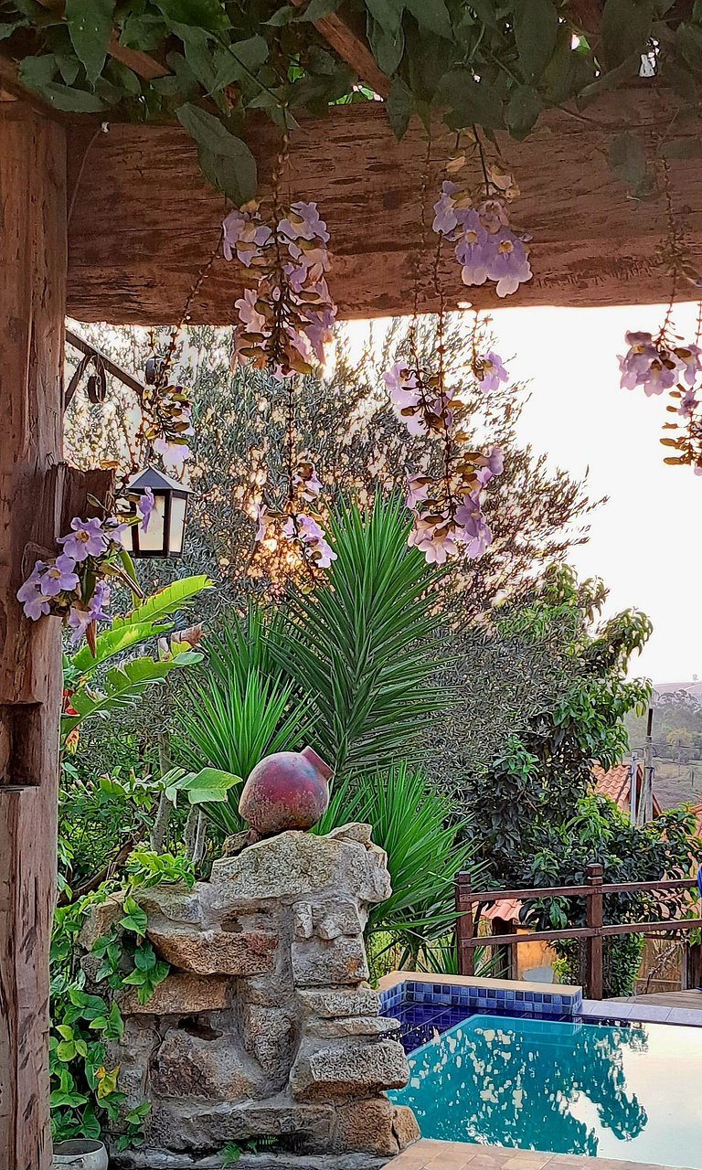 Suíte com terraço e vista pra serra