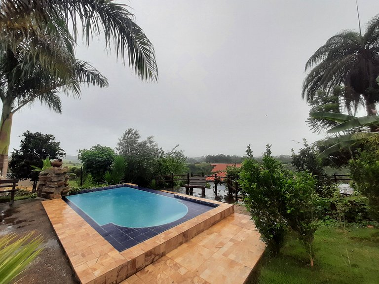 Suíte com terraço e vista pra serra