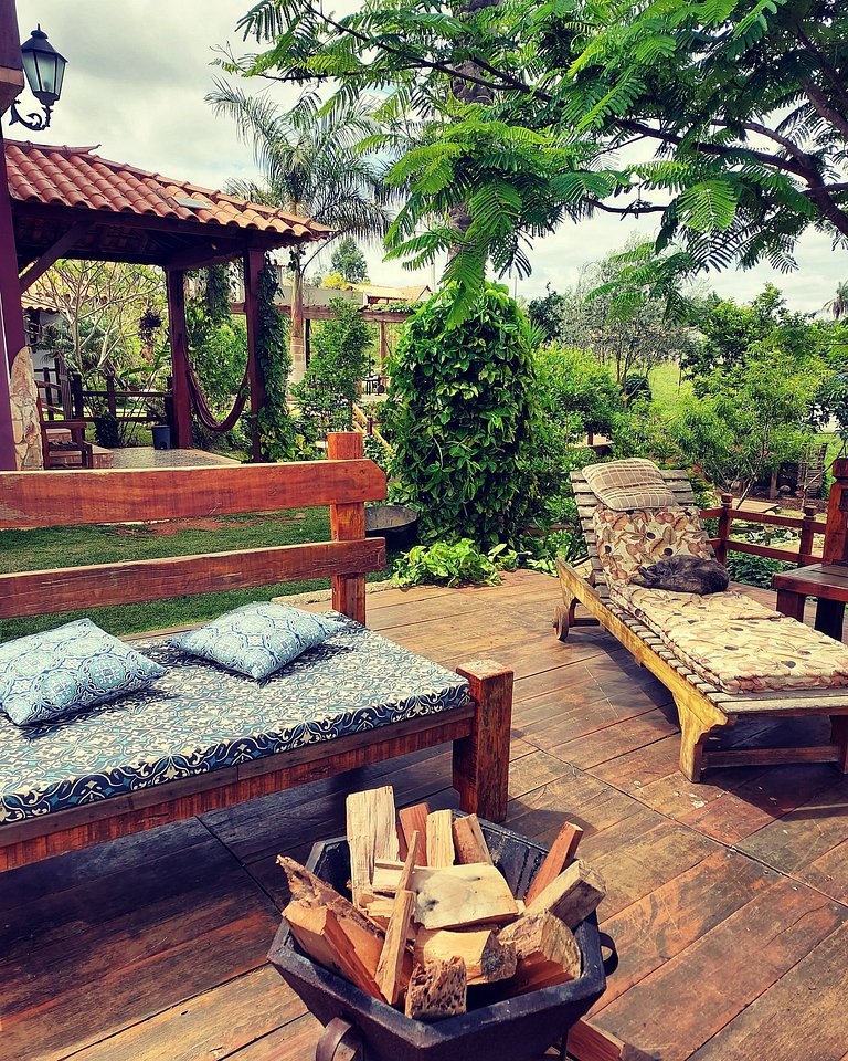 Suíte com terraço e vista pra serra