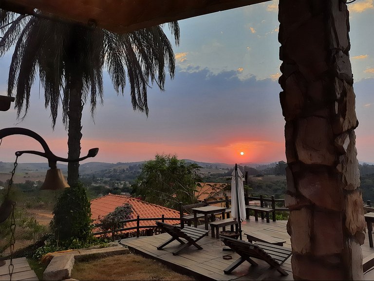 Suíte com terraço e vista pra serra