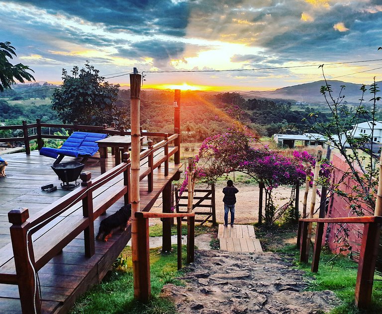 Suíte com terraço e vista pra serra