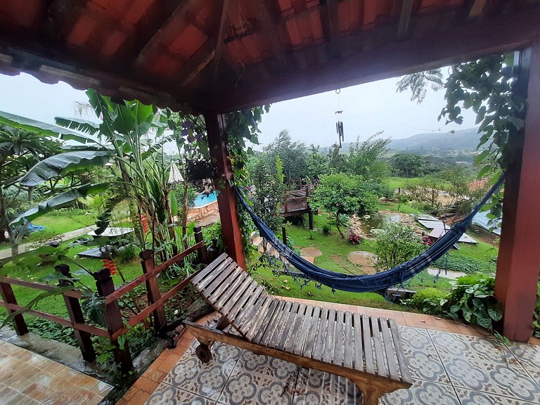 Suíte com terraço e vista pra serra