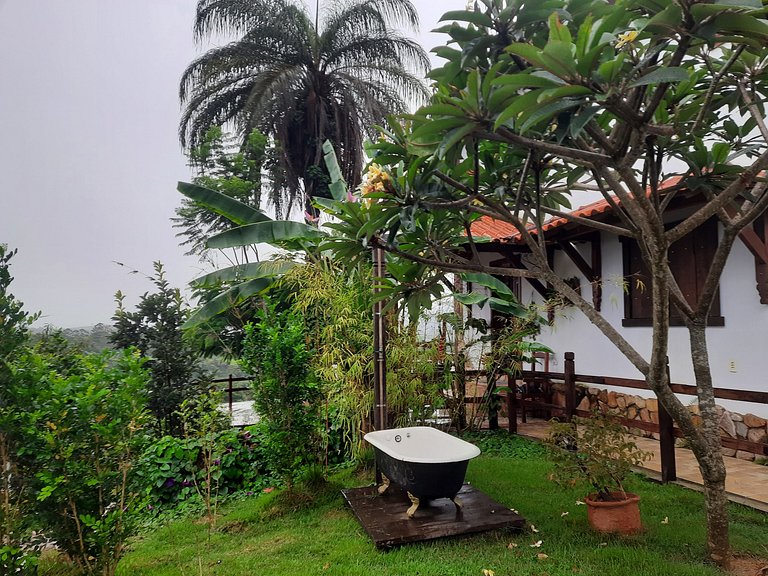 Suíte com terraço e vista pra serra